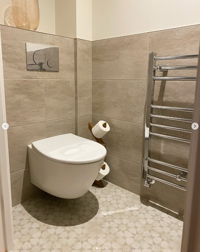 Primo Dolce Wall Hung Spiralflush Toilet, Concealed Frame Cistern And Chrome Effect Flush Plate