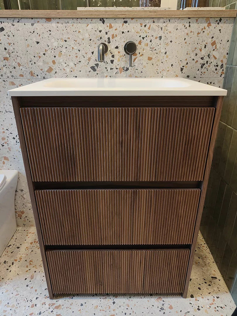 Scan_walnut_three_drawer_3