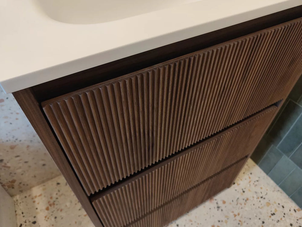 Scan_walnut_three_drawer_3