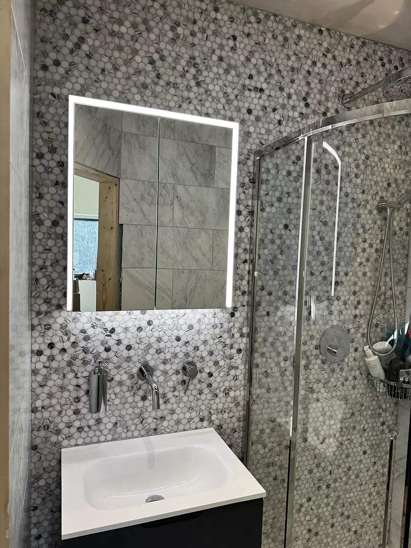 Steam-Free Modern Mirror Cabinet 600 x 700mm - Aluminium Steam-Free Modern Mirror Cabinet 600 x 700mm - Aluminium